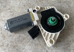 Двигунчик скла двері лівий amg gt 190 a2078200642 фото №1