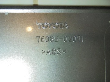 Спойлер планка кришки toyota auris i 76085-02070 фото №1