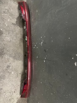 Лампа накладка крышки зад audi e-tron 4ke945095b фото №1