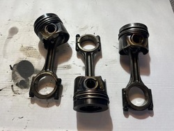 Поршень шатун skoda superb iii 3v 15- 2.0 tdi 04l107065a фото №1