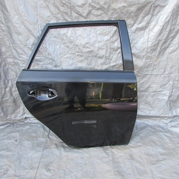 Toyota auris ii 2 hb дверь правые задние зад 2012- фото №1