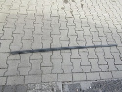 5 mercedes w124 85-89 права вузька планка порогова прокладка накладка na поріг фото №1