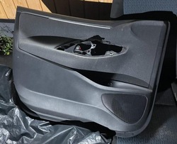 Toyota yaris iv ліва передня оббивка двері фото №1