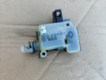 Моторчик крышки топлива smart forfour a4548200326 фото №1