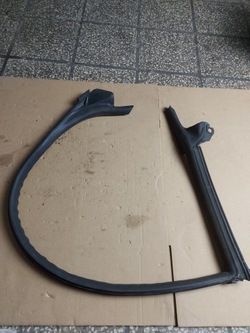 Прокладка кузовна двері праві p верх audi a7 фото №1