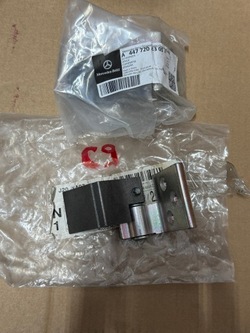 Петля дверь верхний mercedes vito w447 a4477208300 фото №1