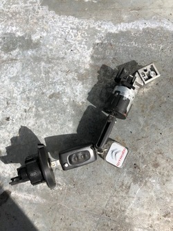 Замок запалювання 2 ключі заливна горловина c5 iii x7 фото №1