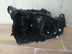 Корпус лампи перед права land rover defender ii повний led 20- оригінальний номер фото №1