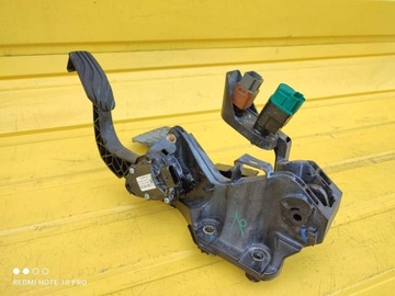 Renault clio v педалі газу гальма автомат e-tech фото №1