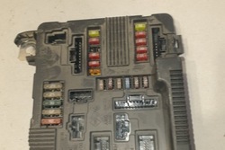 Коробка предохранителей renault megane ii bm0/1_, cm0/1_ 8200306033c 1.4l фото №1