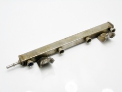 Планка пального 1.8 16v mondeo mk3 mazda 6 5 v50 s40 фото №1