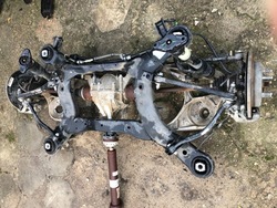 Jeep grand cherokee wk2 рестайлінг візок важіль поворотна опора зад фото №1