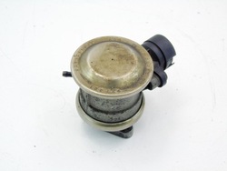 Клапан выхлопных газов egr 2.3 vr5 v5 passat b5 golf 4 bora i toledo 2 021131101e фото №1