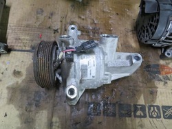 Компрессор кондиционера 926001571r фото №1