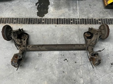 Ford fiesta mk7 балка підвішування зад барабани фото №1