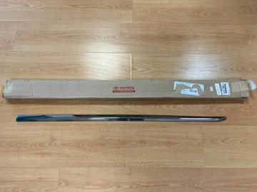 Toyota corolla e21 хром планка двері правий перед фото №1