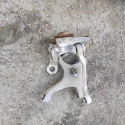 Ступиця поворотна опора зад ліва права audi a5 8k фото №1