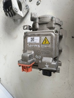 Dacia spring компрессор кондиционера 926006978r фото №1