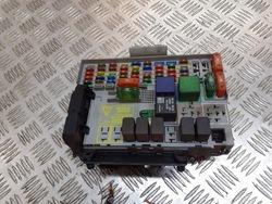 Коробка запобіжників opel astra g 24431677 фото №1