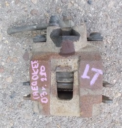 Jeep cherokee kj 2.8 d 02r суппорт тормозной левый зад фото №1