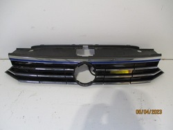 Решітка кришка решітка радіатора vw passat b8 3g0 пошкоджена фото №1