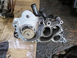 Насос води 04e121121k фото №1