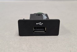 Port гніздо usb skoda superb iii 5q0035726 фото №1