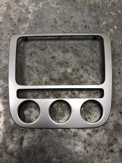 Рамка радио vw scirocco 1q0858071f фото №1