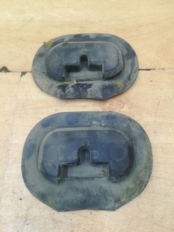 Заглушка резиновая накладка шасси mercedes w220 фото №1