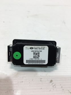 Модуль port usb jaguar f-pace 16- x761 фото №1