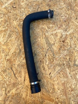 Труба радіатор води iveco daily 2.3 e5 11-14 eu фото №1