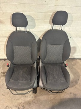 Сидіння peugeot 208 праві перед фото №1