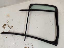 Скло двері праві зад vw amarok i 2010-2017r 2h 2h7 2014r as2 bdb.! фото №1