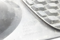 Решітка протитуманні фари volvo v70 ii sw 30678639 2.4l дизель 136kw 2008 фото №1