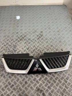 Mitsubishi outlander ii решітка радіатора решітка радіатор 7450a037zz 7450a038 фото №1