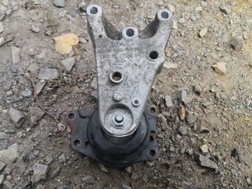 Лапи подушка двигуна skoda fabia i 6q0199185m фото №1