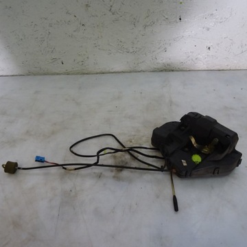 Mercedes c w203 замок дверь зад правые 2037300235 фото №1