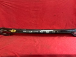 Porsche cayenne 9y 18-23 рік лампа зад середня накладка led 9y0945081f фото №1