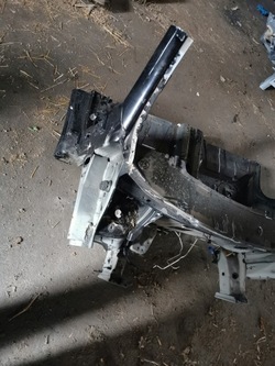 Чверть лонжерон права ліва twingo iii фото №1