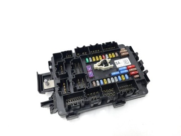 Tesla модель s 2016 рамка / модуль запобіжників фото №1