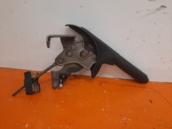 Toyota yaris ii 2 05-09 домкрат рычаг тормоза ручного фото №1