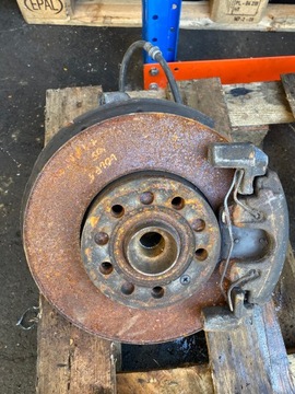 Ступиця поворотна опора передня перед права vw golf v plus 1.9tdi супорт гальм фото №1