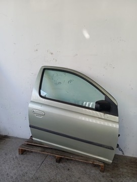 Toyota yaris i дверь правые фото №1