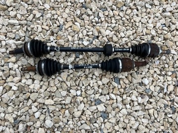 Toyota yaris ii iii 1.4 d4d піввісь ліва перед фото №1