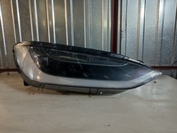 Лампа права перед передня tesla модель x up level 103431901c фото №1