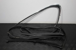 Прокладки двері лівий зад lexus ct200h фото №1