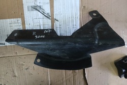 Chrysler 300c 3.0 crd захист нижня права 05-11 фото №1