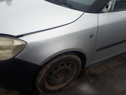 Skoda fabia ii 2 roomster 2007 крило лівий перед лівий переднє la7w фото №1