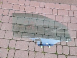 Стекло дверь перед передняя правая . 2023r toyota aygo x 2022- фото №1