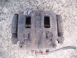 Grandis 03-11 2.4 суппорт тормозной правые перед фото №1